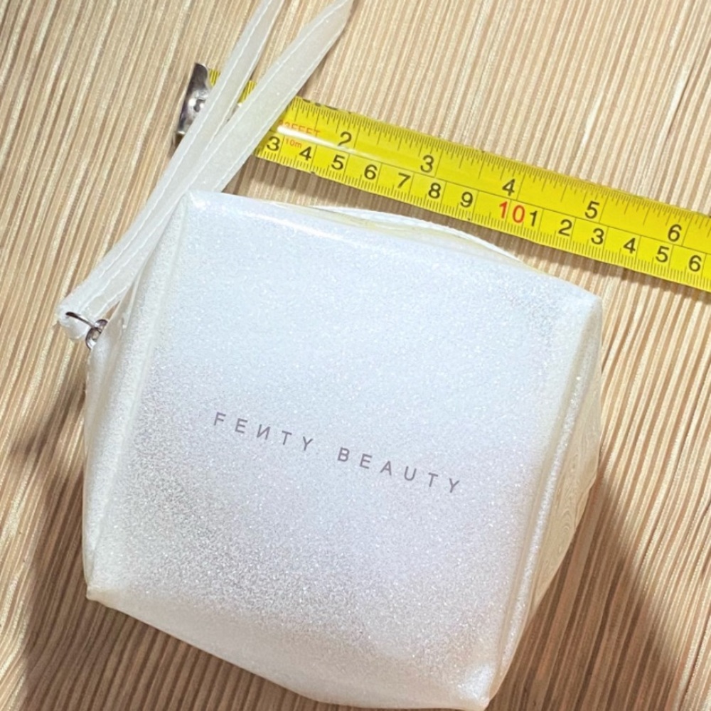 FENTY BEAUTY Signature Diamond Dust Cubic Jelly Glimmer Makeup Bag Wristlet